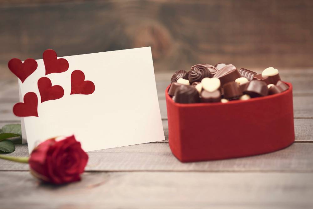 box full black white chocolates 1