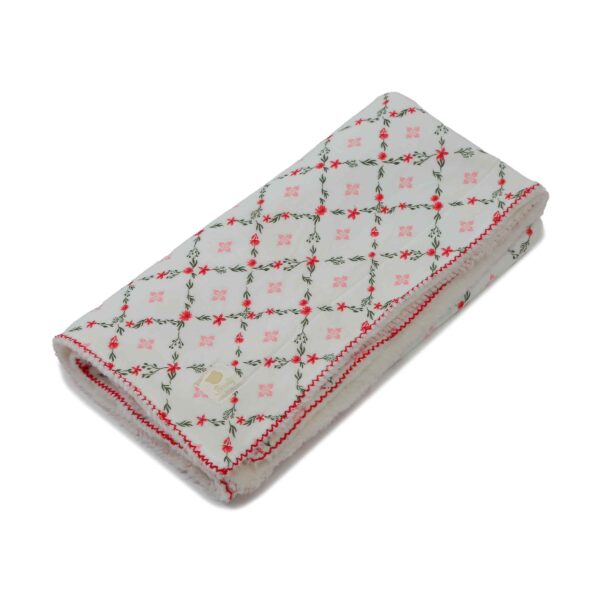 design-11-13-600x600 שמיכה קטיפה לבן הדפס פרחים אדומים | בנטי